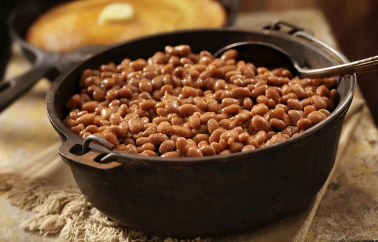 Panela com feijão carioca